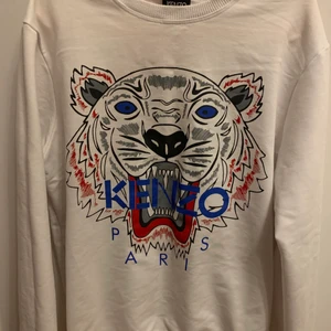 Kenzo tröja - Säljer min fina kenzo tröja som ej passar mig längre. Köpt på en vintage sekond hand butik för 200kr. Köparen står för frakten 🥰