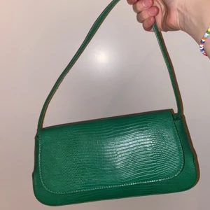 Väska  - En skitsnygg väska från NA-KD. Endast använd 1 gång