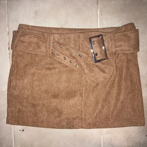 Manchester kjol - As snygg kjol i nåt slags Manchester liknande material, älskar men är för liten för mig kan inte stänga skärpet 😔 