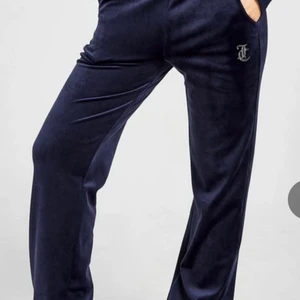 Juicy coutore - Jag säljer mina juicy coutore byxor i färgen mörkblå då dom ej kommit till användning, har använt dom Max 1-2 ggr. Pris kan diskuteras