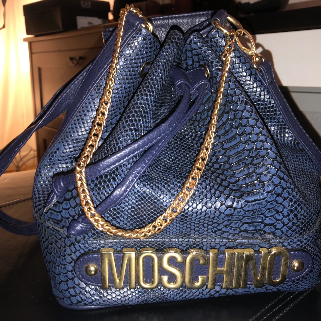 Moschino ryggsäck mörkblå