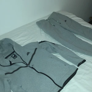 Nike tech fleece - 9/10 Skick. Köpt på JD, nypris 2100kr