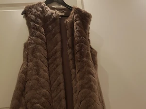 Skön varm väst - Skön varm väst.Ny