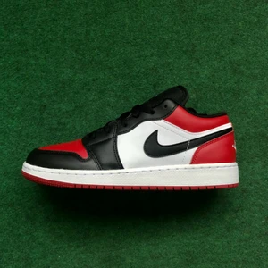 Jordan 1 Low Bred Toe - Storlek: 39. Skorna är helt nya. 1500kr + eventuell frakt 