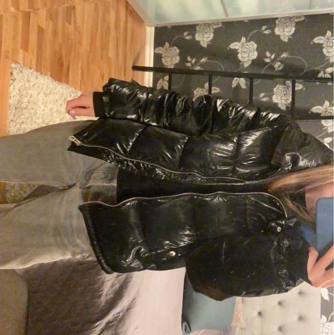 Svart glansig jacka - 90