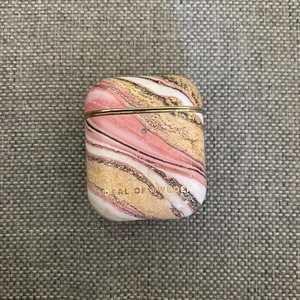 Ideal of Sweden airpods skal - Skal till airpods, säljer efter jag har köpt nya airpods. Nytt pris 300