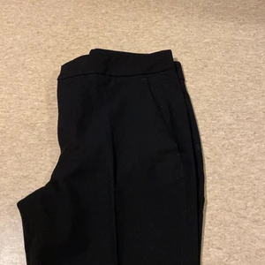 Kostym byxor  - Säljer denna kostym byxorn för 170kr kostade 500 kr från zara storlek 34