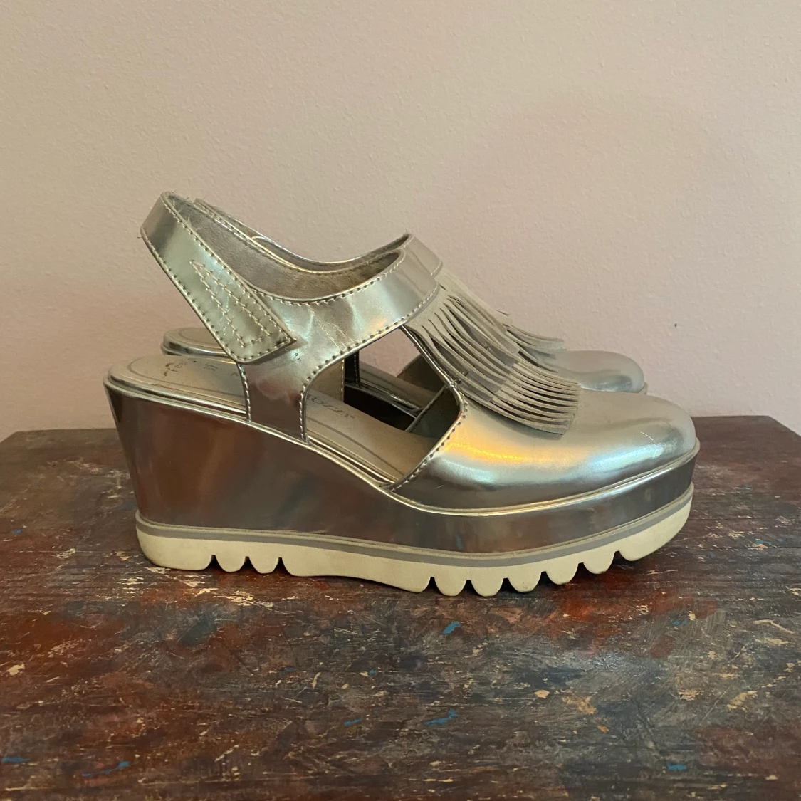 Platåskor i silver  - 90