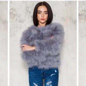 Pälsjacka - Pälsjacka från Dennis Maglic i färgen ”light grey”. Använd en gång och i super bra skick. Orginalpris 1300kr