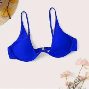 Säljer denna bikini i färgen kungsblå från Shein. Aldrig använd utan bara testad.💗