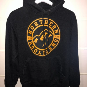 Northern hooligans hoddie  - Fin hoddie i bra skick, inte använt den många gånger så den är i väldigt bra skick!    
