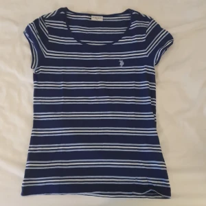 Snygg tröja - Väldigt skön T-shirt men som tyvärr är för liten och knappt använd