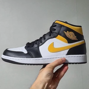 Jordan 1 Mid - Jordan 1 Mid pollen brand new with receipt and original box. Nice colours easy to match never tried.