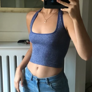 Halterneck topp - Köptes i våras på Urban Outfitters, aldrig använd. Vid intresse eller frågar kan du skicka meddelande, jag kan antingen frakta eller mötas upp i Stockholm💕