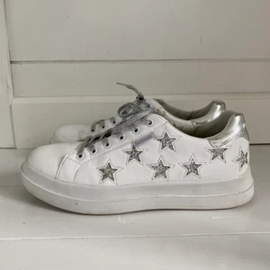 Skor - I bra skick, använt runt 5 ggr! Superfina⭐️ strl 40 BUD PÅ 350 + frakt🥰