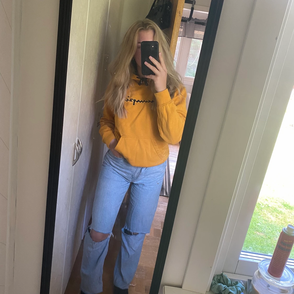 Jeans med hål i  - 90