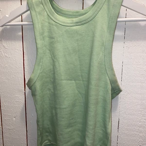 Linne - Säljer detta linne från Urban Outfitters i strl S. Aldrig använd o är därför i nyskick. Stretchiga och skönt material! 💖 köpare står för frakten