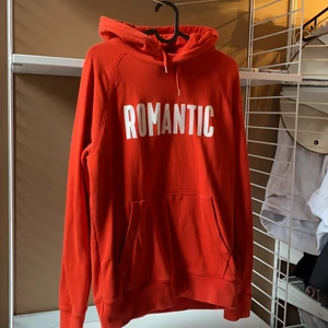 Wood Wood hoodie - Knappt använd hoodie från Wood Wood, lite liten i storlek så passar nog xs-m beroende på hur man vill ha den. Nypris 1300.