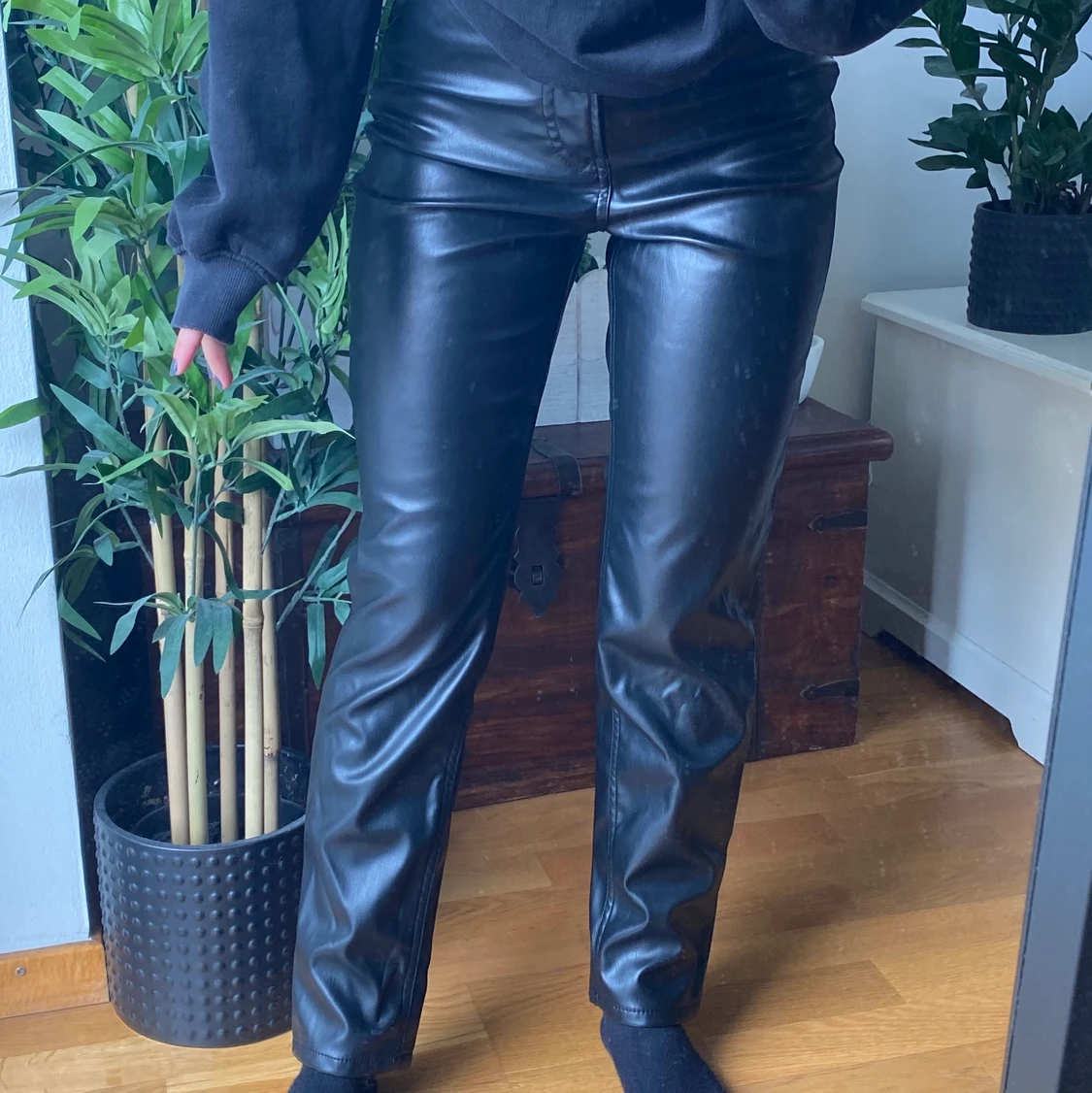 Fake lĂ€der byxor đ€