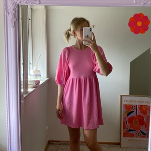 Rosa klänning - Väldigt skönt och luftigt material. Storlek: XS men passar en S