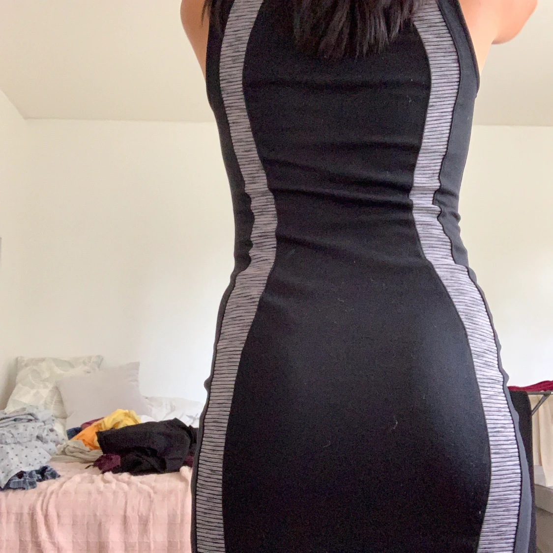 HM klänning med grå insydda detaljer  - 91