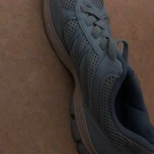 Blå tränings skor storlek 38/39 - Blå tränings skor storlek 38/39