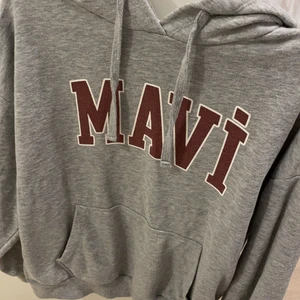 Mavi märke oversize hoodie - I storlek S men passar M också oversize