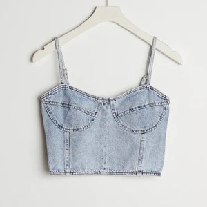 Fin topp - Jätte fin topp ifrån ginatricot, helt oanvänd endast testad med prislappen kvar, säljer då den var lite för liten på mig, nypris 249 kr men säljer för 150 kr, köparen står för frakten (50kr) priset går att diskutera 