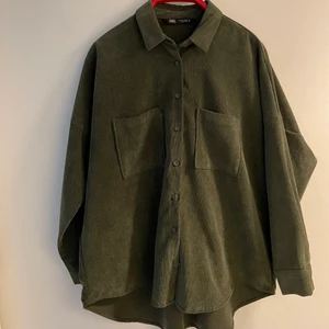 Skjorta Zara - Skjorta från Zara i tjockare tyg. Oversize. 🍁