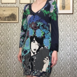 Klänning från desingual, blå - Desingualklänning i fint skick. Inga hål, fläckar eller liknande. 50/50 bomull/viskos