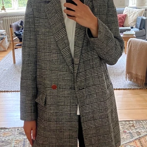 Zara kappa  - Sitter väldigt bra och följsamt !! 