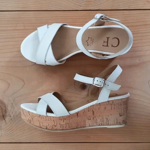 Skor strl 36 - Intressekoll på dessa superfina skor från märket CF som aldrig kommit till användning🤍