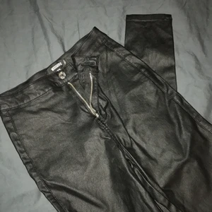 Läder/skin byxor - Tänkt att dom skulle användas men blev aldrig därav i nyskick.