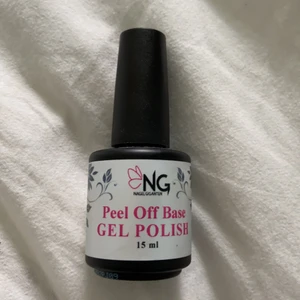 Gel nagellack  - Genomskinligt peel off gellack från nagelgiganten. Innehåller 15 ml. Endast använd en gång och köptes för 125kr. Eftersom att det är sparsamt använt är det även i mycket bra skick.