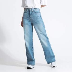 Helt oanvända jeans från Lager 157. Modellen heter Boulevard och det är storlek S. Säljer på grund av att de är för korta för mig. Kan mötas upp i Stockholm💘