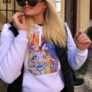 The cool elephant tröja  - Bra skick men säljer pågrund av ingen användning längre💘 nypris 599 kr