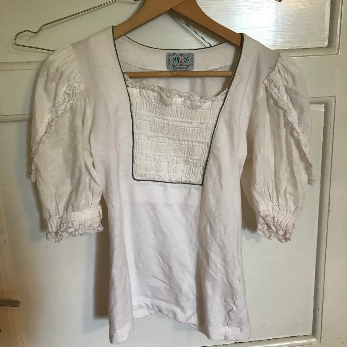 Blus med puffärmar🤍