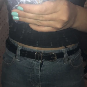 Bälte  - Säljer detta super fina bälte för 50kr. Från Gina tricot. Använt hyfsat men inga hål eller märken. Priset kan diskuteras. Storlek s. 