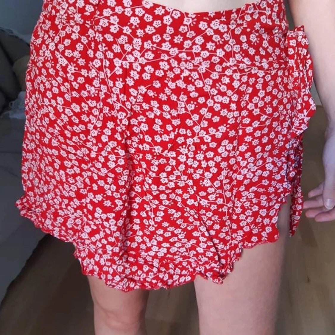 Röd söt sommarkjol