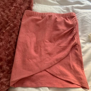 ”Smutsrosa” kjol med slits - Lite tjockare i materialet