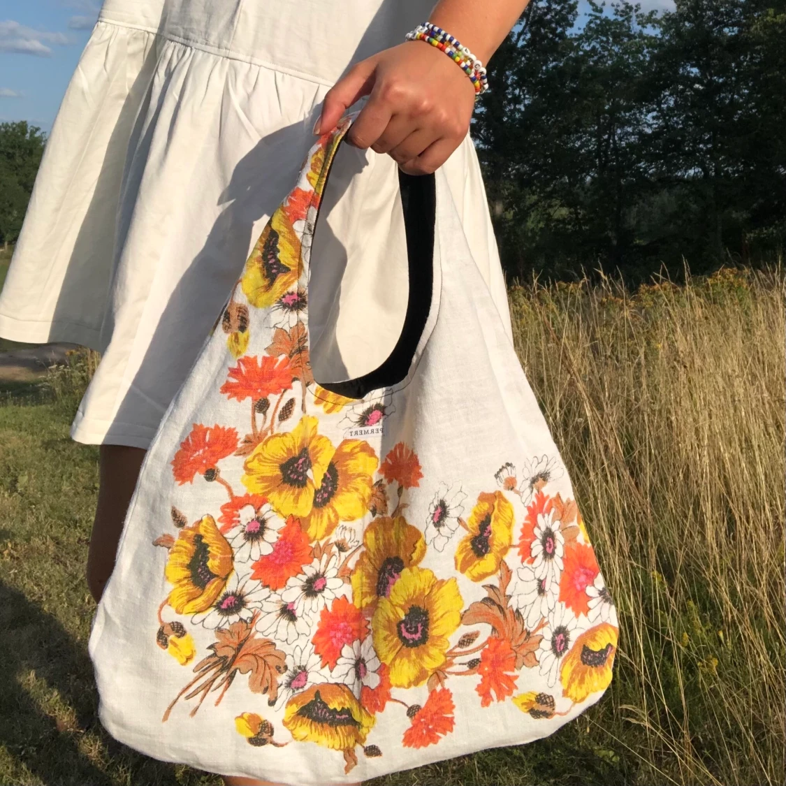 Blommig och svart tygväska  - 91