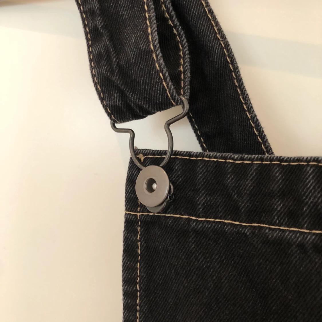 Jeansklänning med hängsel - 91