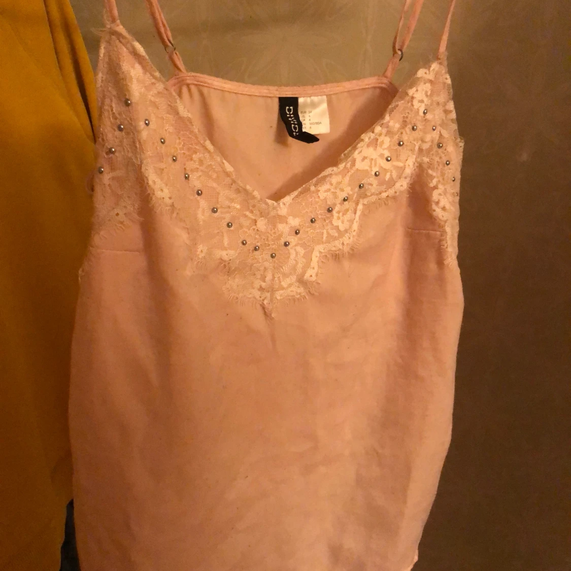 GULLIGT LINNE I SKÖNT MATERIAL!