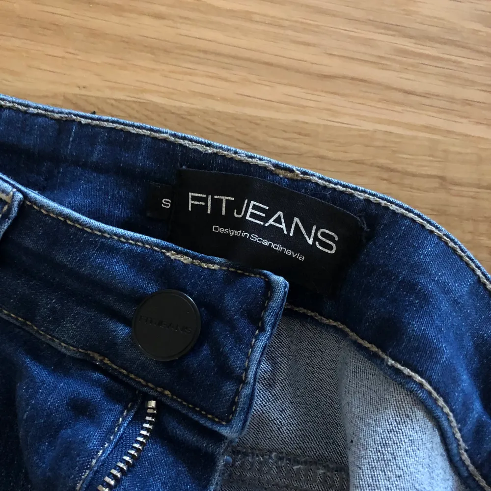 Två par slimfit jeans från FITJEANS. Strl S.. Jeans & Byxor.