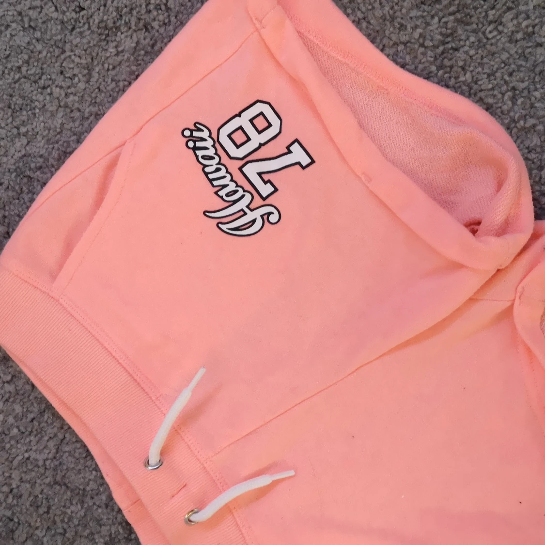 Neon rosa mjukis shorts med texten Hawaii på högra sidan  - 91