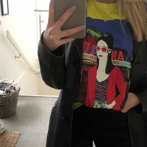 T-shirt från zara - Snygg neongul t-shirt från zara i storlek xs, knappt använd pga inte min stil