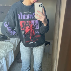 Sweatshirt  - Smutsgrå ish sweatshirt som endast är använd 3 gånger! Storlek L för jag ville ha den lite oversized!💖💖