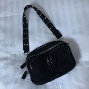 Väska  - Säljer denna fina väska från Gina, som ny och väldigt rymlig!