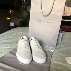 Axel arigato skor - Ett par Axel arigato skor, de har används Max 2 gånger. Ser ut som nya och det finns inga fläckar. Har även kvar kvitto