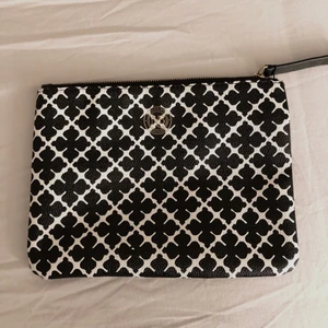 By Marlene Birger  - Clutch från By Marlene Birger i svart/vit. 